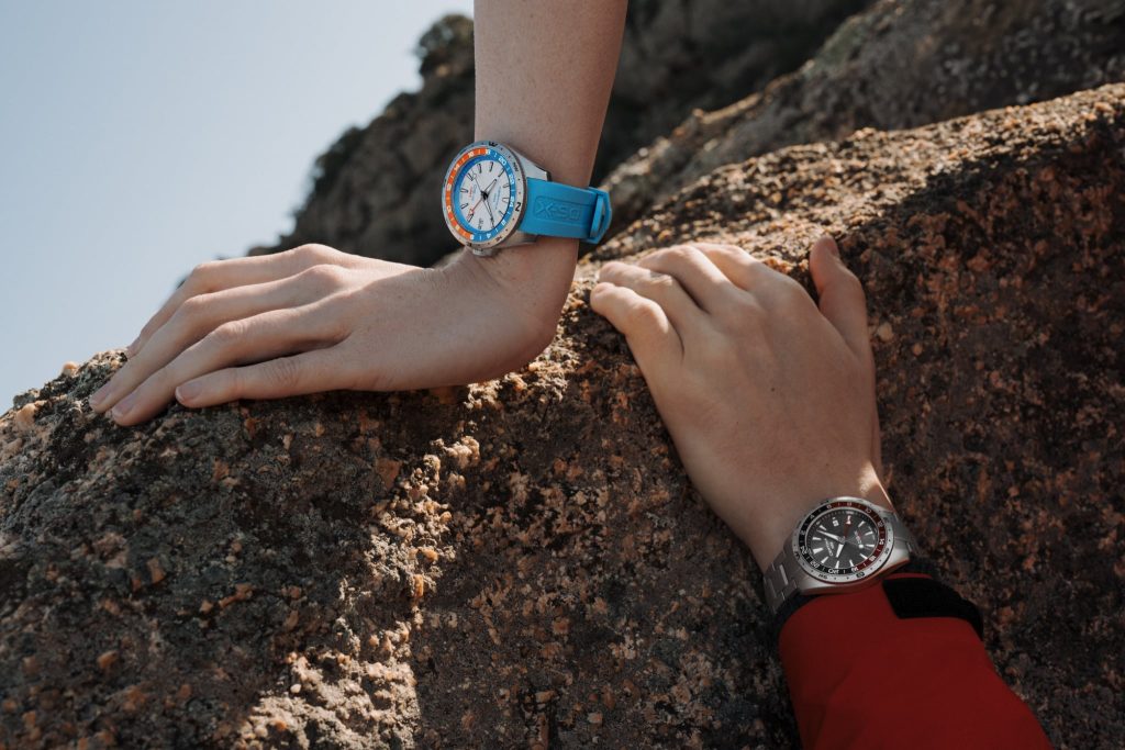 Certina DS-X GMT blå modell på dame og herre håndledd